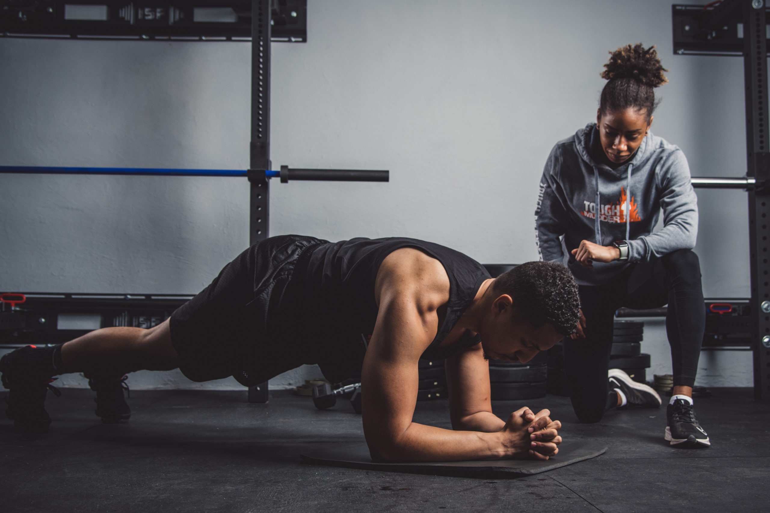 man gym plank exercise